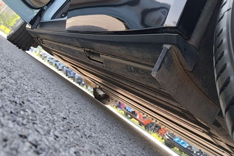 Used Cadillac LYRIQ 2022 Rear-Drive Long-Range Prestige Edition Left Side Sill