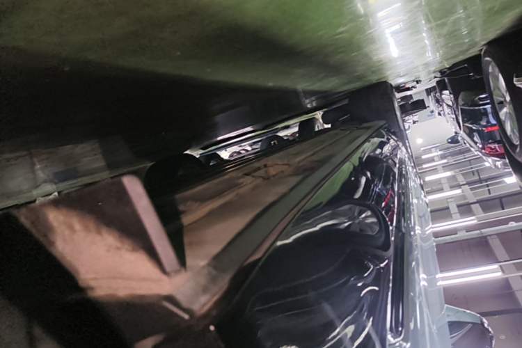 Used Cadillac LYRIQ 2022 Rear-Drive Long-Range Luxury Edition Left Side Sill