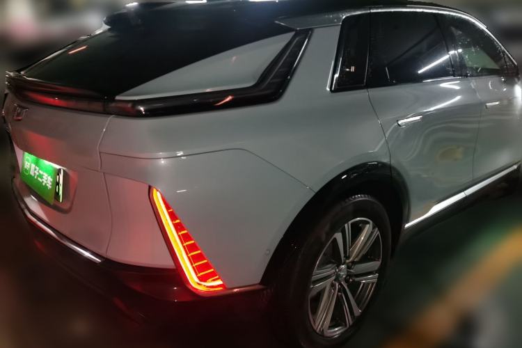 Used Cadillac LYRIQ 2022 Rear-Drive Long-Range Luxury Edition Rear Right 45 Deg