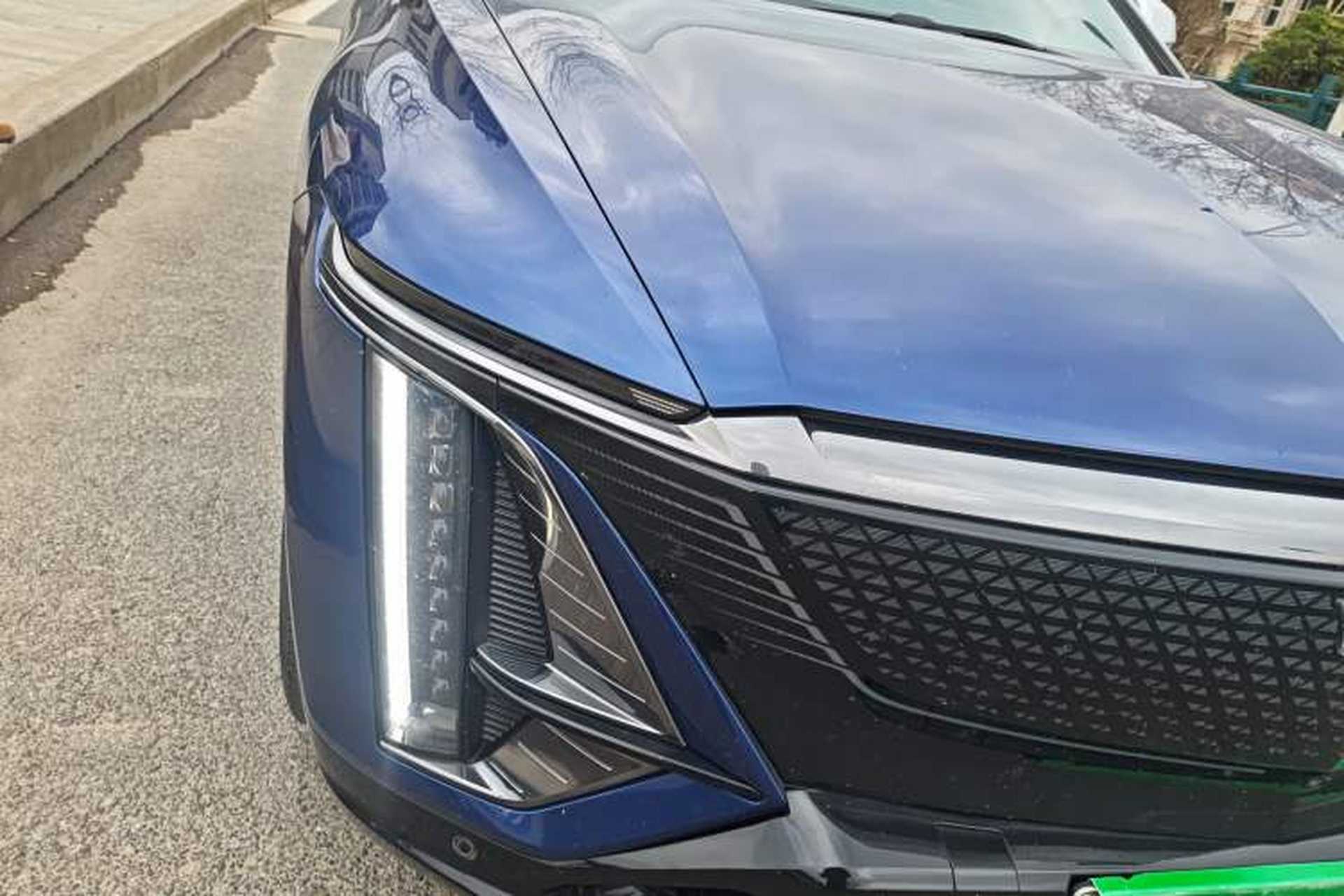 Used Cadillac LYRIQ 2022 Four-Wheel-Drive High-Performance Deluxe Edition Right Front Headlight