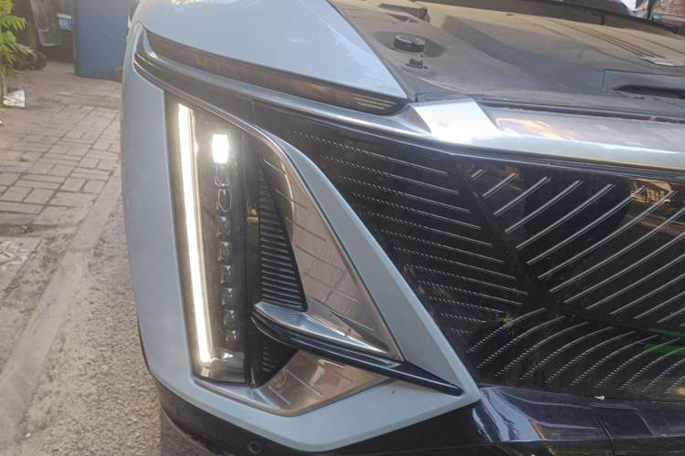Used Cadillac LYRIQ 2022 Rear-Drive Long-Range Luxury Edition Right Front Headlight