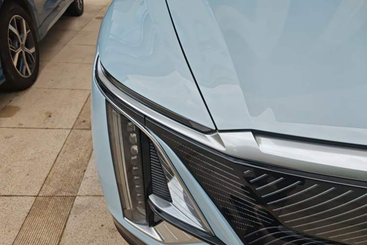 Used Cadillac LYRIQ 2022 Rear-Drive Long-Range Luxury Edition Right Front Headlight