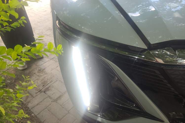 Used Cadillac LYRIQ 2022 Four-Wheel-Drive High-Performance Deluxe Edition Right Front Headlight