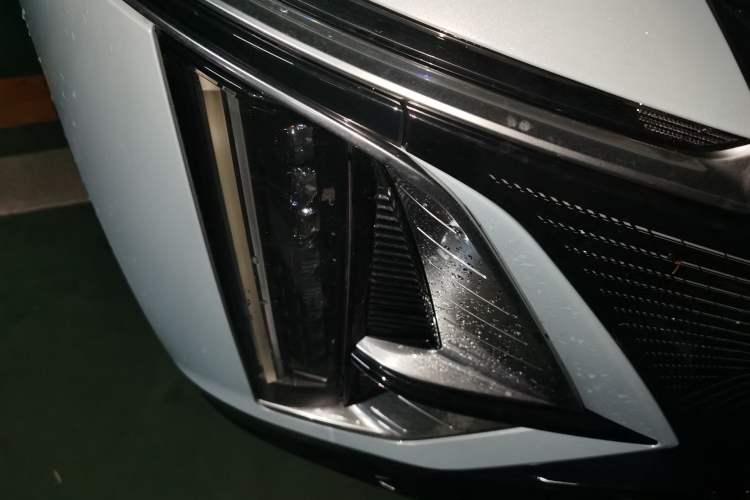 Used Cadillac LYRIQ 2022 Rear-Drive Long-Range Luxury Edition Right Front Headlight