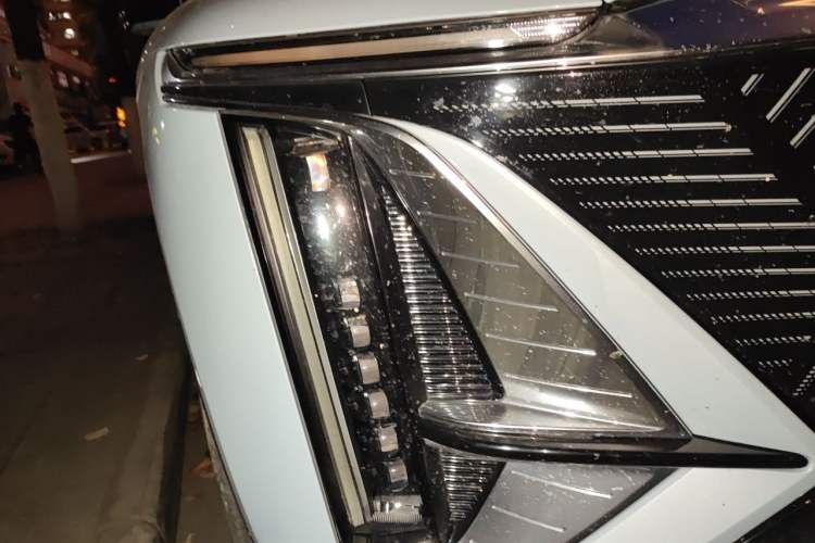 Used Cadillac LYRIQ 2022 Rear-Drive Long-Range Luxury Edition Right Front Headlight
