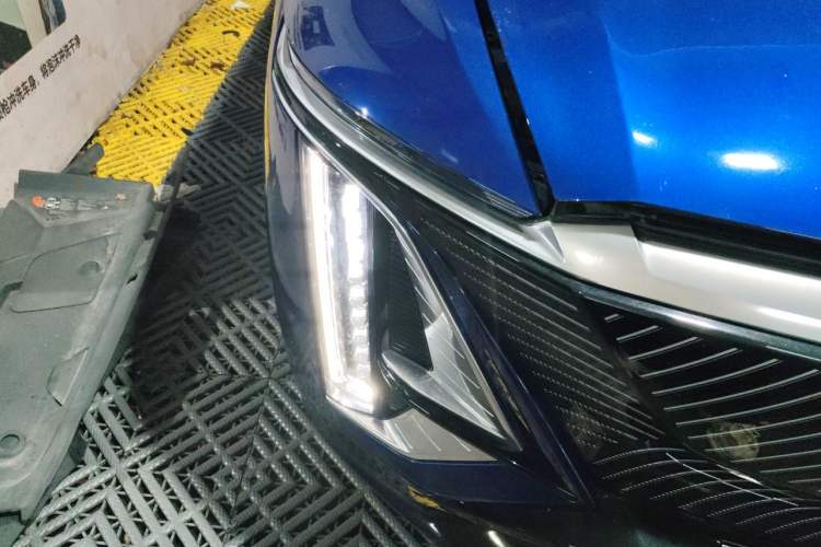 Used Cadillac LYRIQ 2022 Rear-Drive Long-Range Luxury Edition Right Front Headlight