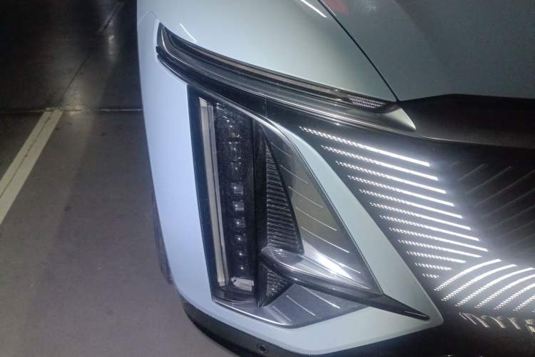 Used Cadillac LYRIQ 2022 Rear-Drive Long-Range Prestige Edition Right Front Headlight