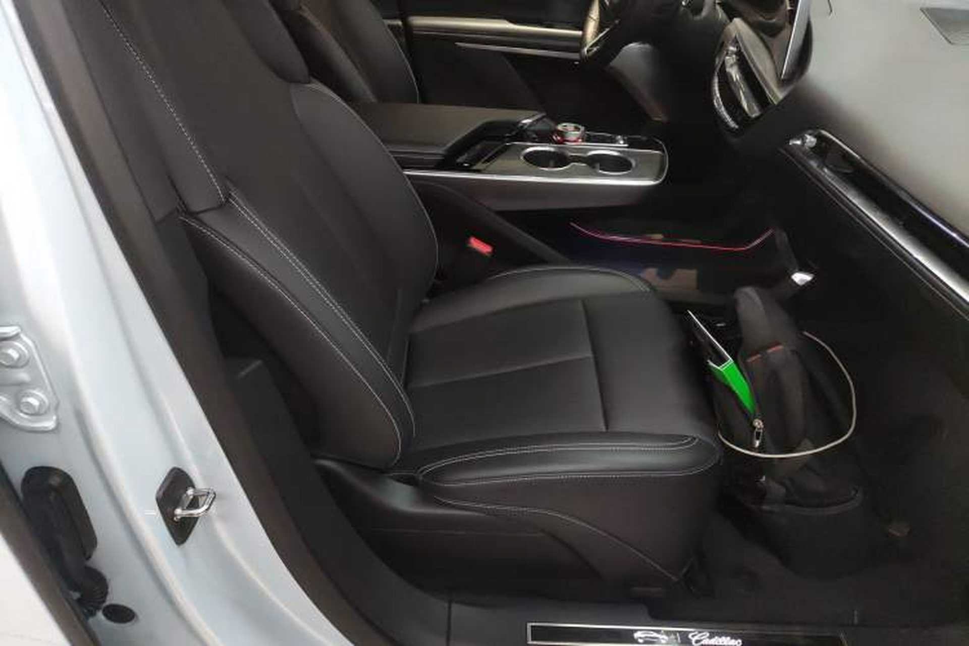 Used Cadillac LYRIQ 2022 Rear-Drive Long-Range Luxury Edition Right Front Seat