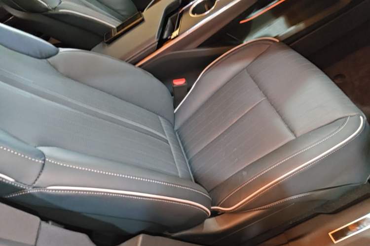 Used Cadillac LYRIQ 2022 Rear-Drive Long-Range Prestige Edition Right Front Seat