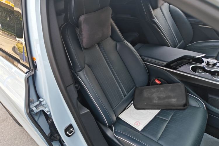 Used Cadillac LYRIQ 2022 Four-Wheel-Drive High-Performance Deluxe Edition Right Front Seat