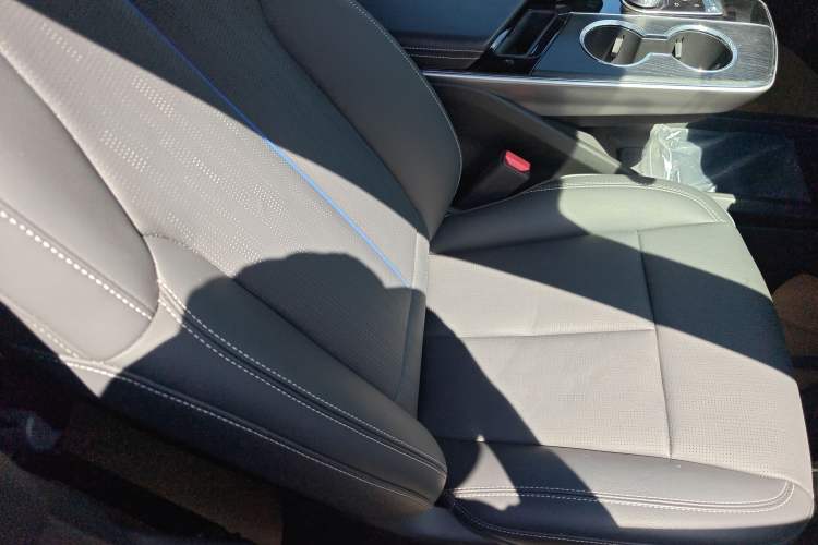 Used Cadillac LYRIQ 2022 Rear-Drive Long-Range Luxury Edition Right Front Seat