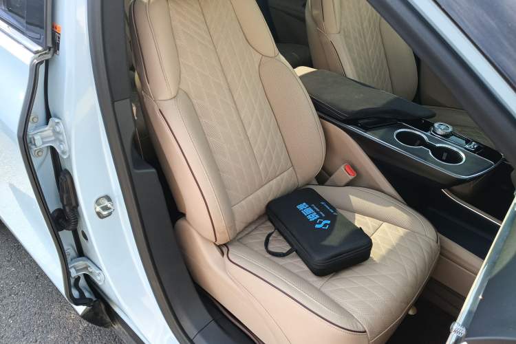 Used Cadillac LYRIQ 2022 Rear-Drive Long-Range Prestige Edition Right Front Seat