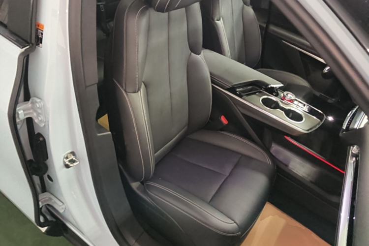 Used Cadillac LYRIQ 2022 Rear-Drive Long-Range Luxury Edition Right Front Seat