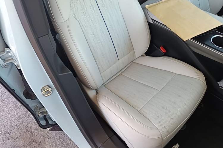 Used Cadillac LYRIQ 2022 Rear-Drive Long-Range Luxury Edition Right Front Seat