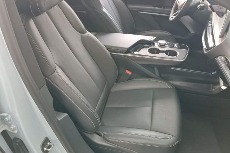 Used Cadillac LYRIQ 2022 Rear-Drive Long-Range Luxury Edition Right Front Seat