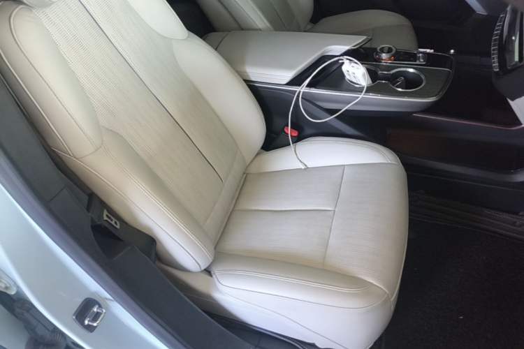 Used Cadillac LYRIQ 2022 Rear-Drive Long-Range Luxury Edition Right Front Seat