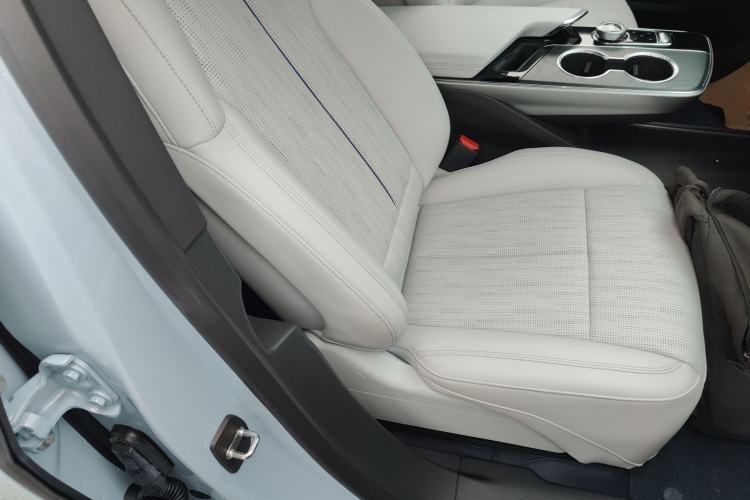Used Cadillac LYRIQ 2022 Rear-Drive Long-Range Luxury Edition Right Front Seat