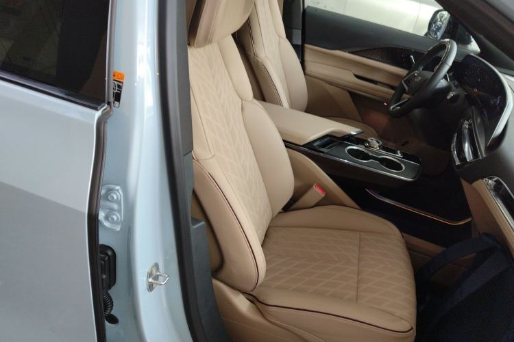 Used Cadillac LYRIQ 2022 Four-Wheel-Drive High-Performance Deluxe Edition Right Front Seat