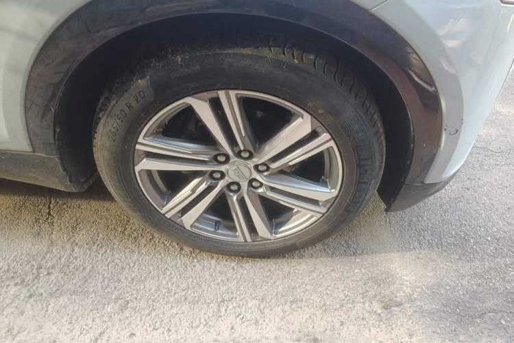 Used Cadillac LYRIQ 2022 Rear-Drive Long-Range Luxury Edition Right Front Wheel Hub
