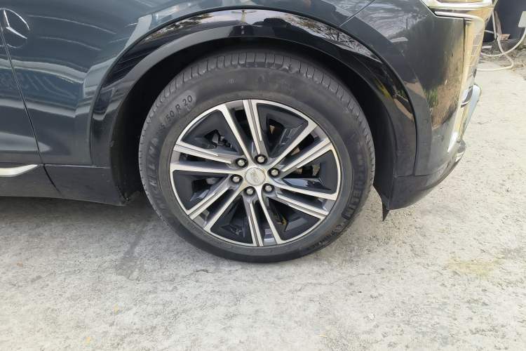 Used Cadillac LYRIQ 2022 Rear-Drive Long-Range Prestige Edition Right Front Wheel Hub