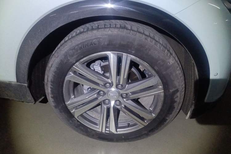 Used Cadillac LYRIQ 2022 Rear-Drive Long-Range Prestige Edition Right Front Wheel Hub