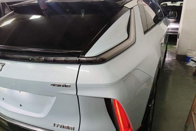 Used Cadillac LYRIQ 2022 Rear-Drive Long-Range Luxury Edition Right Rear Taillight