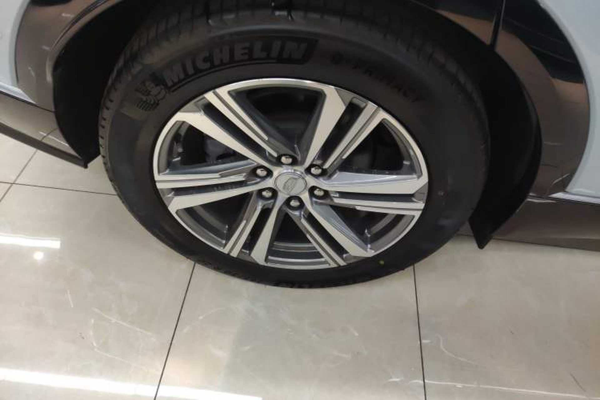 Used Cadillac LYRIQ 2022 Rear-Drive Long-Range Luxury Edition Right Rear Wheel Hub