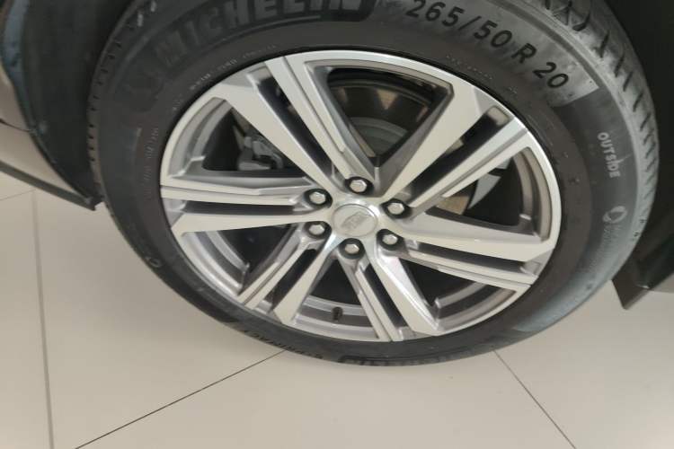 Used Cadillac LYRIQ 2022 Rear-Drive Long-Range Luxury Edition Right Rear Wheel Hub