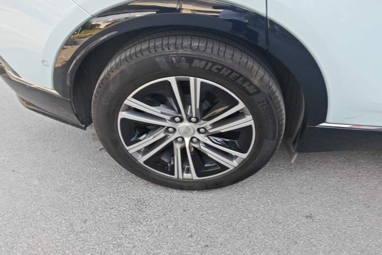 Used Cadillac LYRIQ 2022 Four-Wheel-Drive High-Performance Deluxe Edition Right Rear Wheel Hub