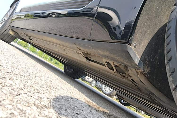 Used Cadillac LYRIQ 2022 Rear-Drive Long-Range Prestige Edition Right Side Sill