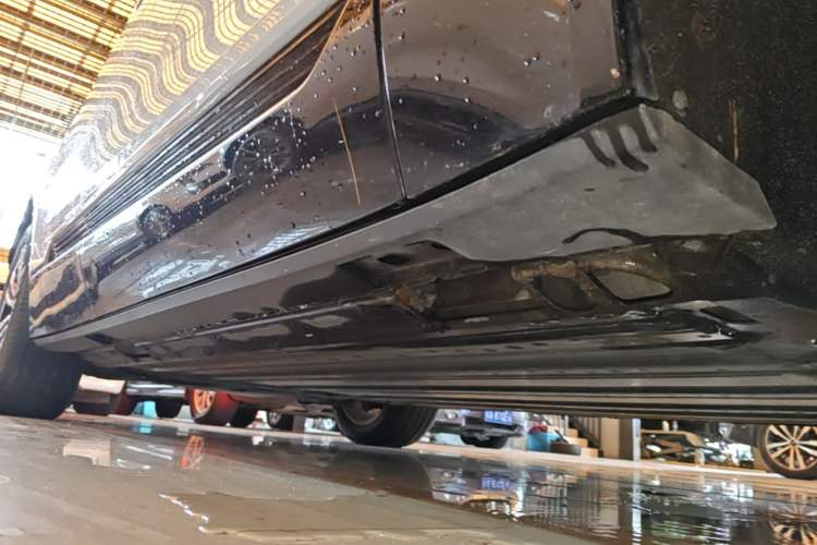 Used Cadillac LYRIQ 2022 Rear-Drive Long-Range Prestige Edition Right Side Sill