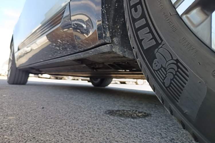 Used Cadillac LYRIQ 2022 Rear-Drive Long-Range Luxury Edition Right Side Sill