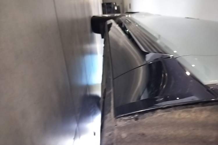 Used Cadillac LYRIQ 2022 Rear-Drive Long-Range Luxury Edition Right Side Sill
