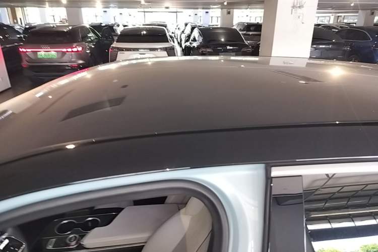 Used Cadillac LYRIQ 2022 Rear-Drive Long-Range Luxury Edition Roof
