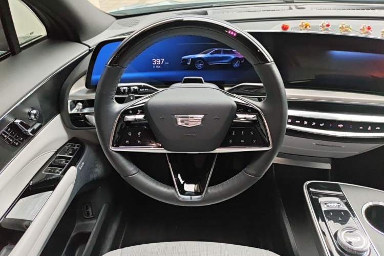 Used Cadillac LYRIQ 2022 Rear-Drive Long-Range Luxury Edition Steering Wheel