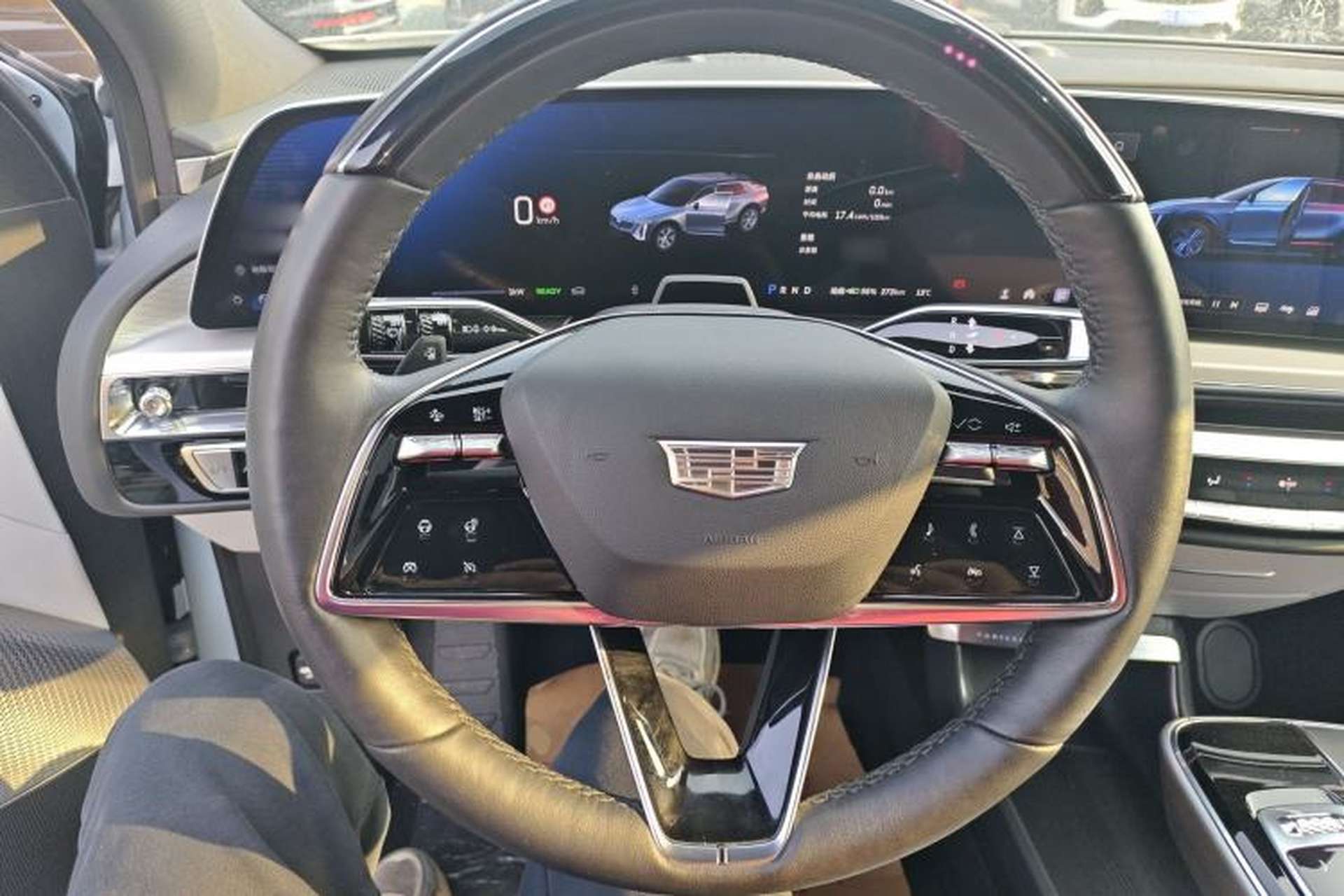Used Cadillac LYRIQ 2022 Rear-Drive Long-Range Luxury Edition Steering Wheel