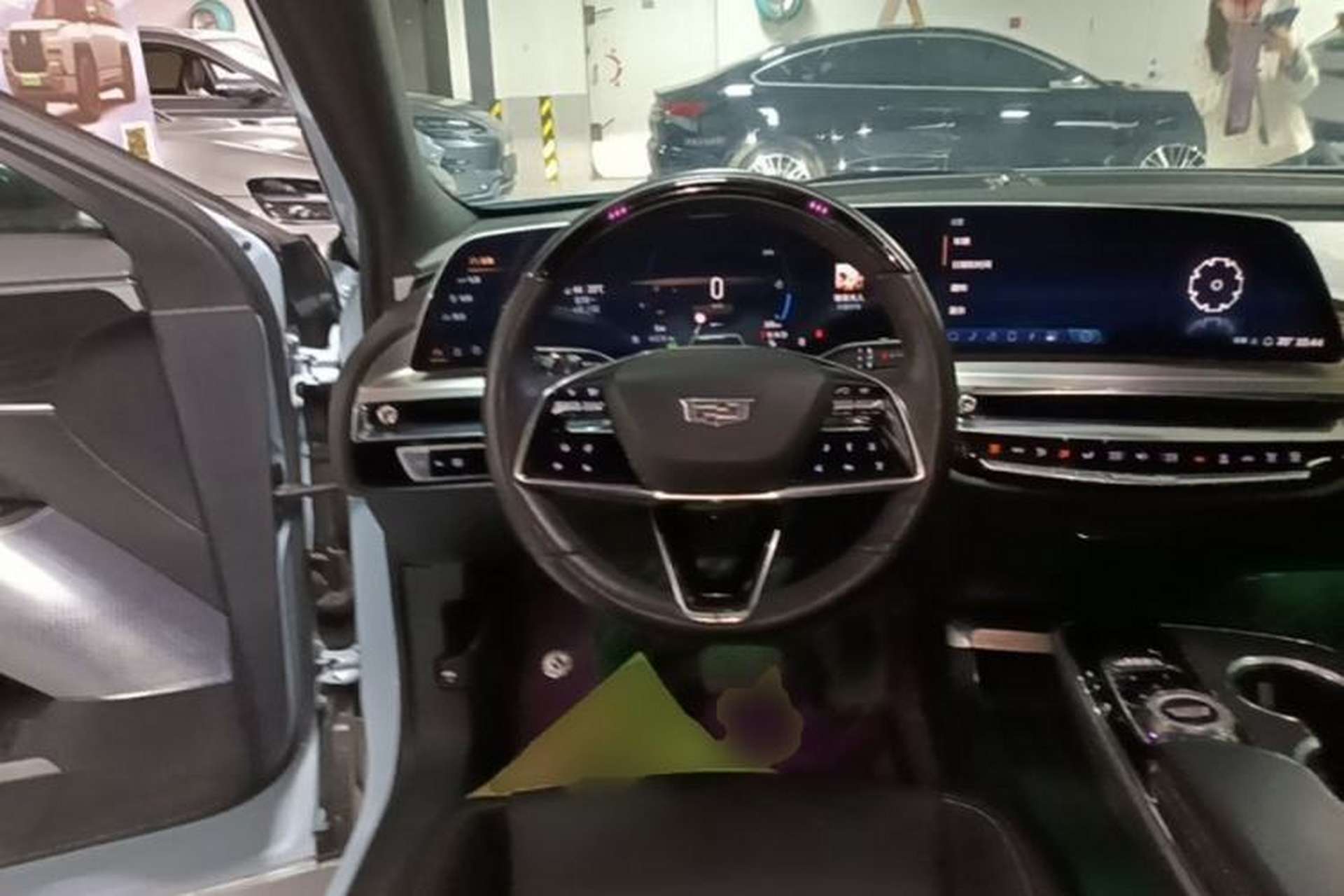 Used Cadillac LYRIQ 2022 Rear-Drive Long-Range Luxury Edition Steering Wheel