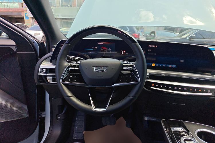 Used Cadillac LYRIQ 2022 Rear-Drive Long-Range Luxury Edition Steering Wheel