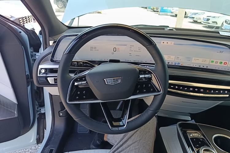 Used Cadillac LYRIQ 2022 Rear-Drive Long-Range Luxury Edition Steering Wheel