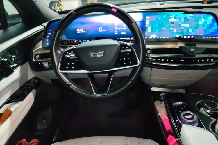 Used Cadillac LYRIQ 2022 Rear-Drive Long-Range Luxury Edition Steering Wheel