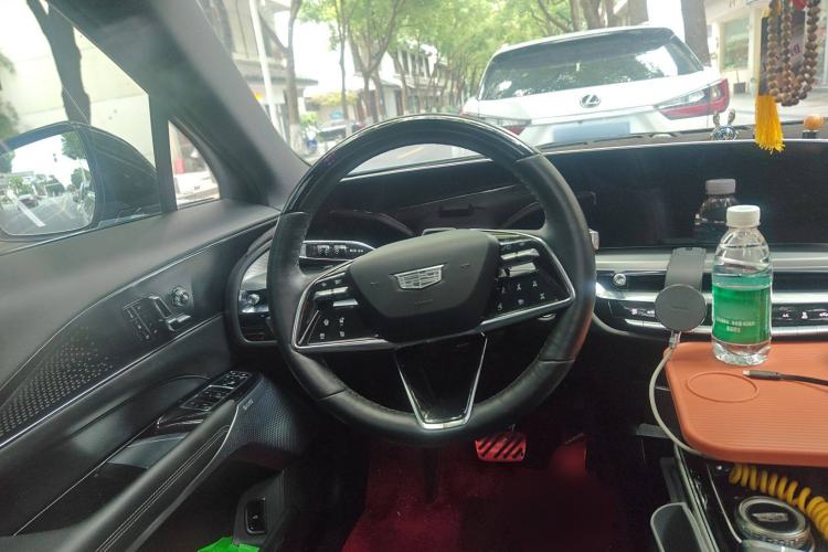 Used Cadillac LYRIQ 2022 Rear-Drive Long-Range Luxury Edition Steering Wheel