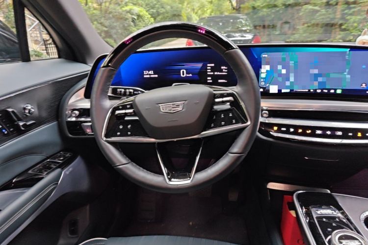 Used Cadillac LYRIQ 2022 Rear-Drive Long-Range Prestige Edition Steering Wheel