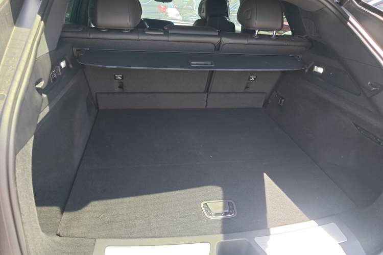 Used Cadillac LYRIQ 2022 Rear-Drive Long-Range Luxury Edition Trunk