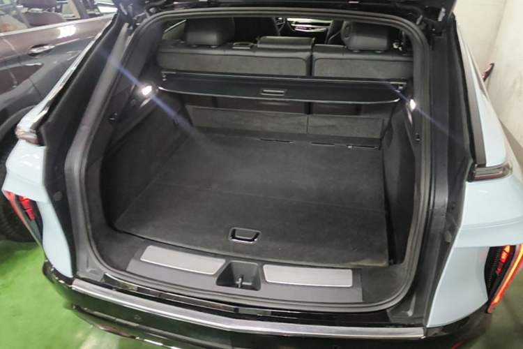 Used Cadillac LYRIQ 2022 Rear-Drive Long-Range Luxury Edition Trunk