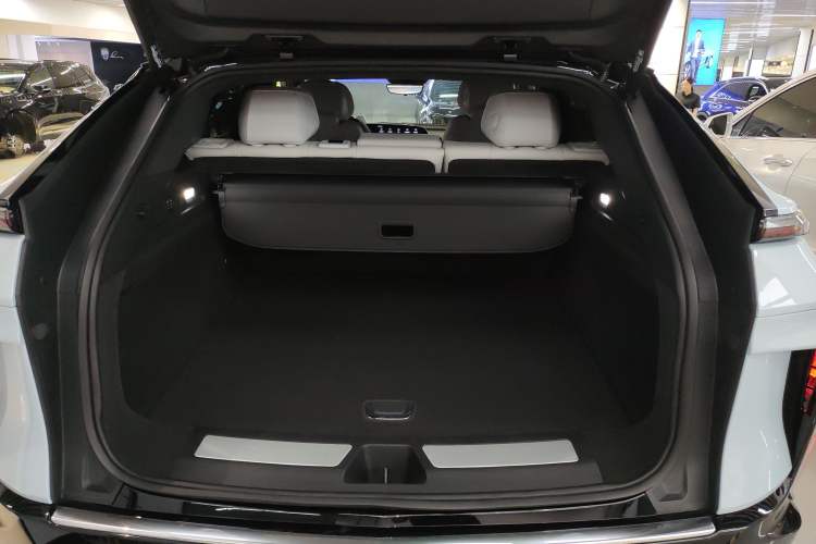 Used Cadillac LYRIQ 2022 Rear-Drive Long-Range Luxury Edition Trunk