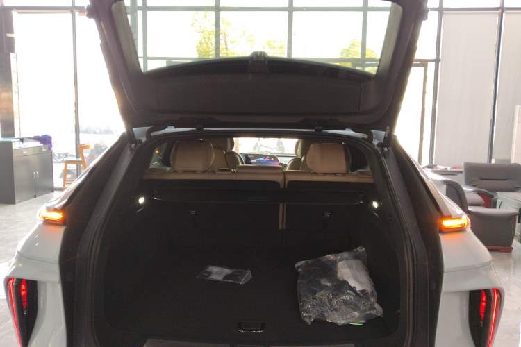 Used Cadillac LYRIQ 2022 Four-Wheel-Drive High-Performance Deluxe Edition Trunk