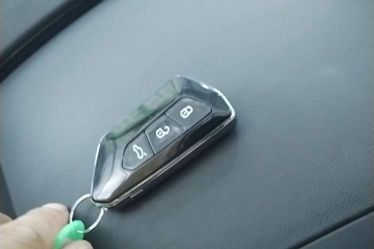 Used Cadillac LYRIQ 2022 Rear-Drive Long-Range Luxury Edition Vehicle Key
