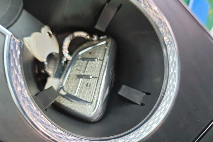 Used Cadillac LYRIQ 2022 Rear-Drive Long-Range Luxury Edition Vehicle Key