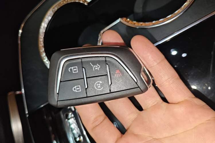 Used Cadillac LYRIQ 2022 Rear-Drive Long-Range Prestige Edition Vehicle Key