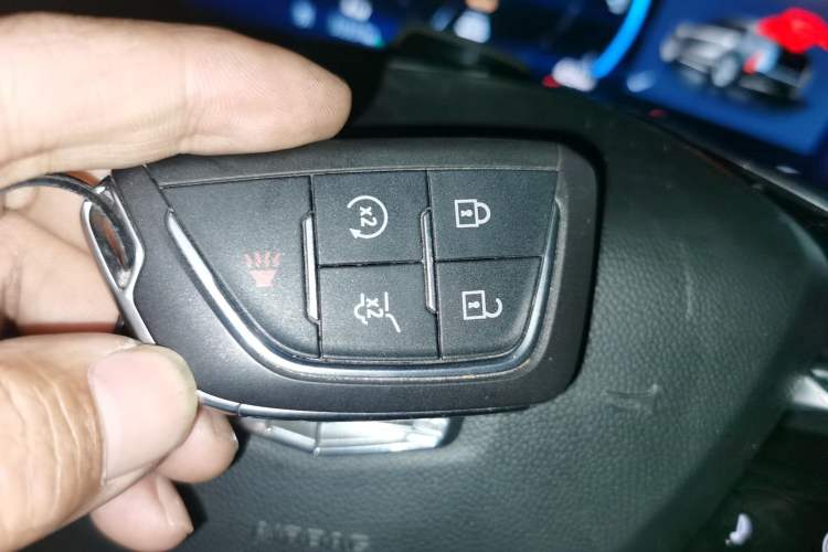 Used Cadillac LYRIQ 2022 Rear-Drive Long-Range Luxury Edition Vehicle Key